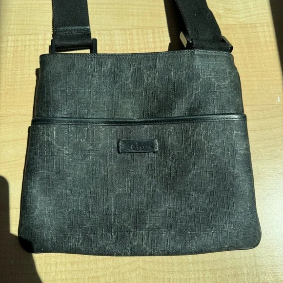 Gucci Supreme Small Crossbody Bag - Picture 3 of 14